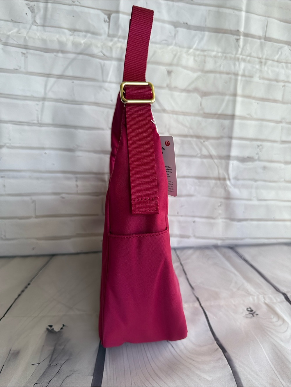 lululemon athletica City Essentials Shoulder Bag in Berry Rumble (BRML) - Picture 4 of 10